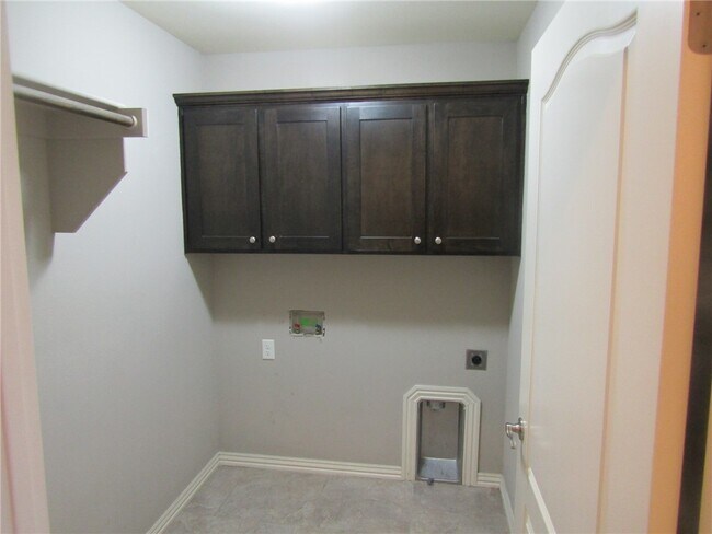 Building Photo - 4200 SW Rhinestone Blvd