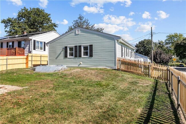 Building Photo - 23 Holten Ave