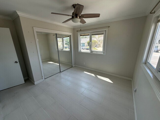 Building Photo - Modern 3 Bedroom, 2.5 Bath Two-Story Townh...