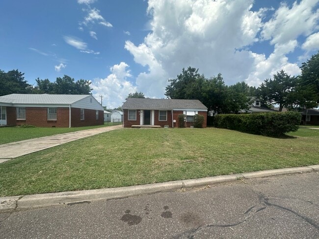 Building Photo - 2 Bed, 1 Bath, 1 Car Garage