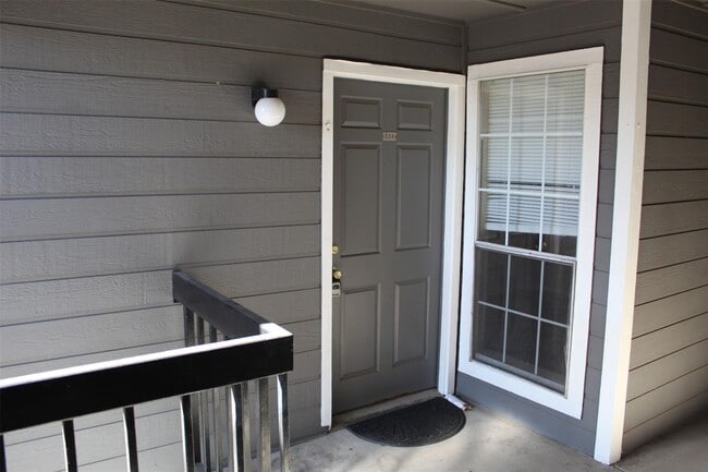 Building Photo - Move-in by 9.30 and get 1-month FREE, with...