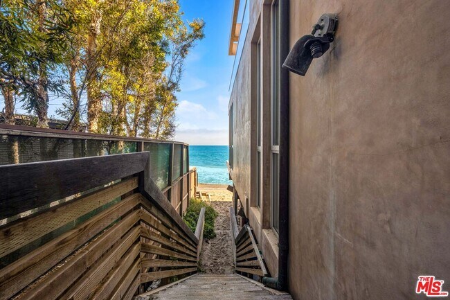 Building Photo - 25102 Malibu Rd