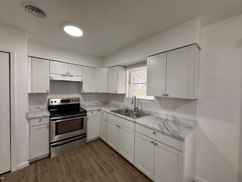 Building Photo - 4410 Moana Dr