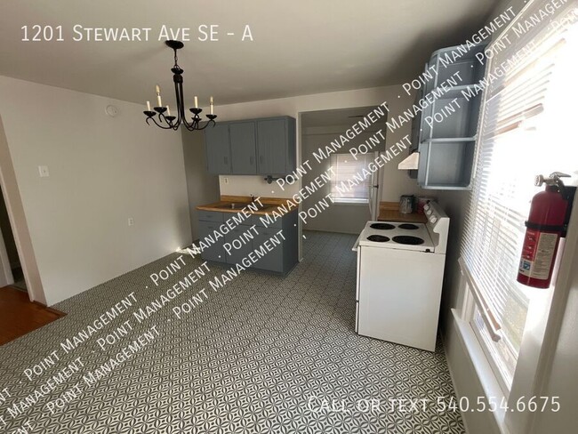 Building Photo - 2 Bedroom 1 Bath Apartment-Available Now!!