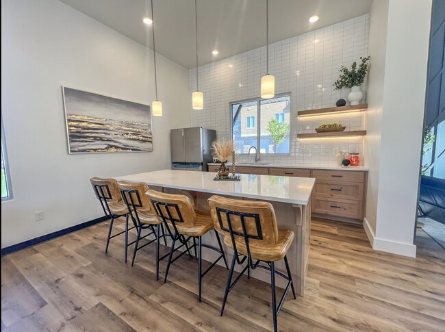 Building Photo - 2303 E 830 S