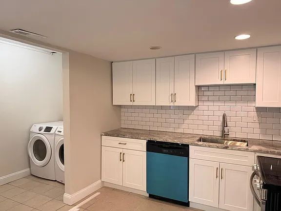 Building Photo - Welcome to this beautifully updated 3-bedroom, 2 full-bath 1400 sqft of modern living space.