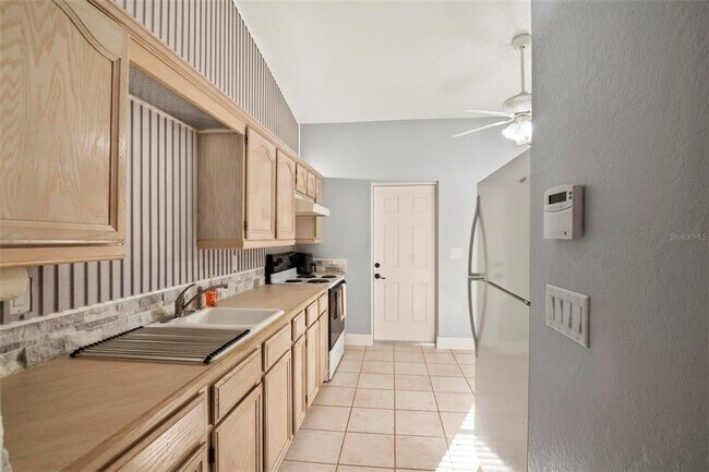 Building Photo - 6110 9th Ave Cir NE