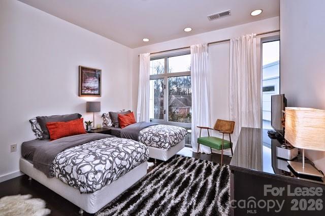 Building Photo - 318 Viburnum Way Ct