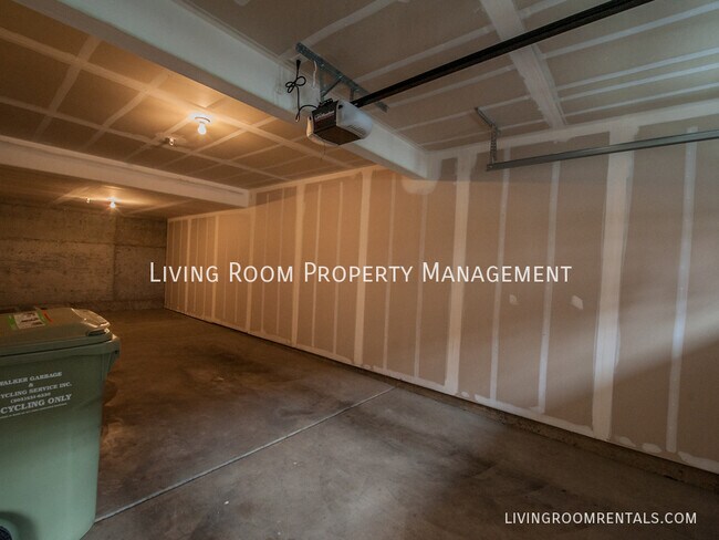 Building Photo - 605 NW 118th Ave