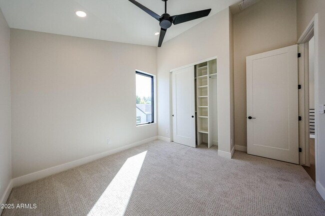 Building Photo - 6314 N 10th Dr