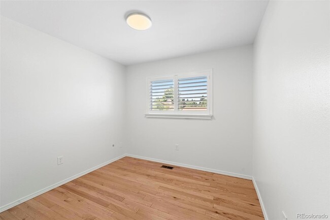Building Photo - 5585 Escondido Dr