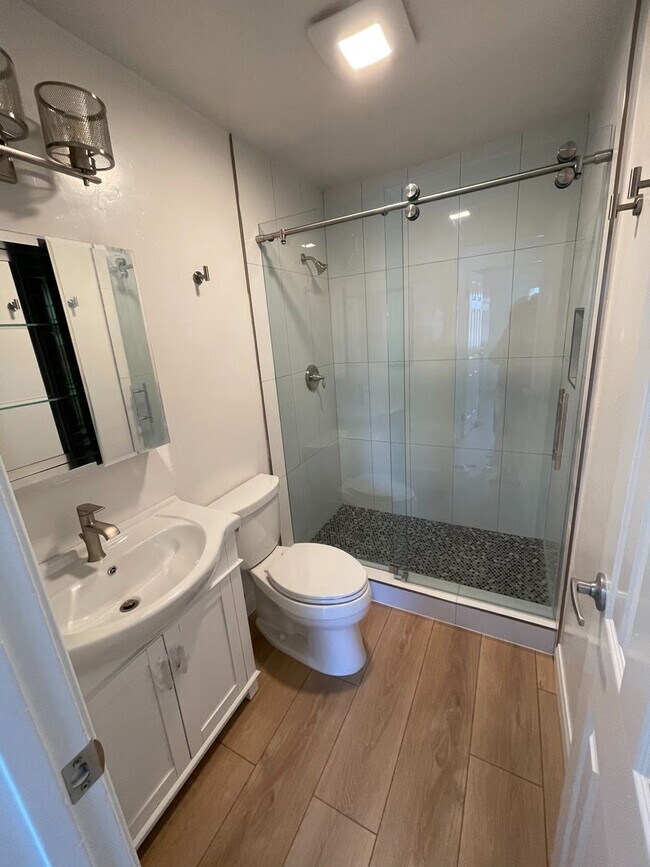 Building Photo - 2238 Manchester Ave