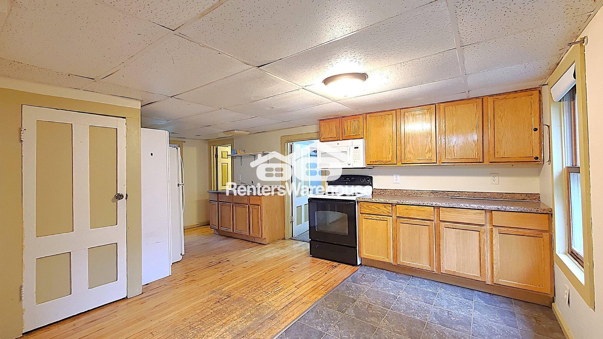 Building Photo - 528 E Walnut St