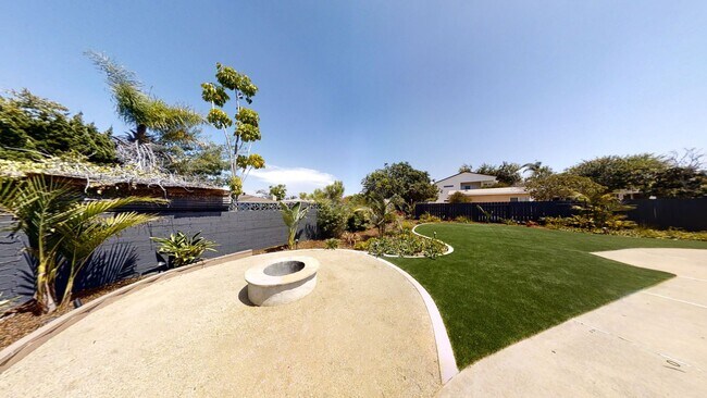 Building Photo - Renovated! 8BD/4BA with POOL!! (Lease Out ...