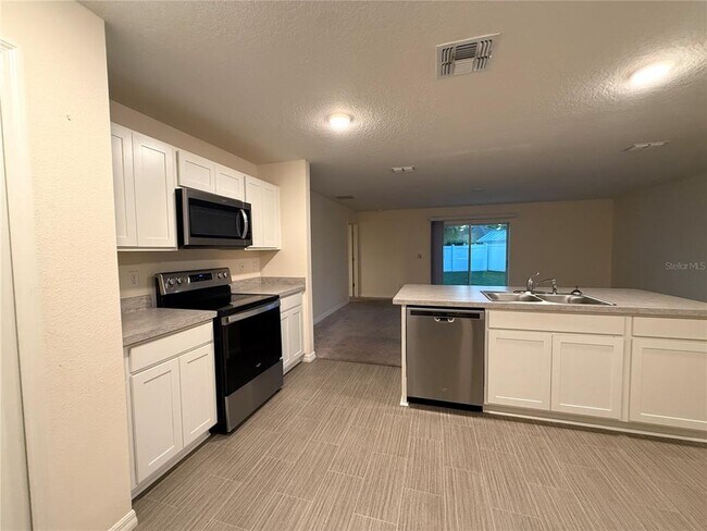 Building Photo - 44 Pineapple Dr