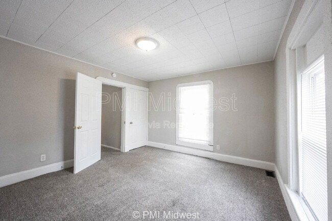 Building Photo - 240 N Beville Ave