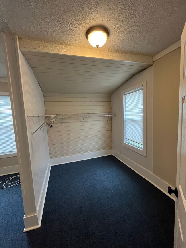 Building Photo - 12 Madison St