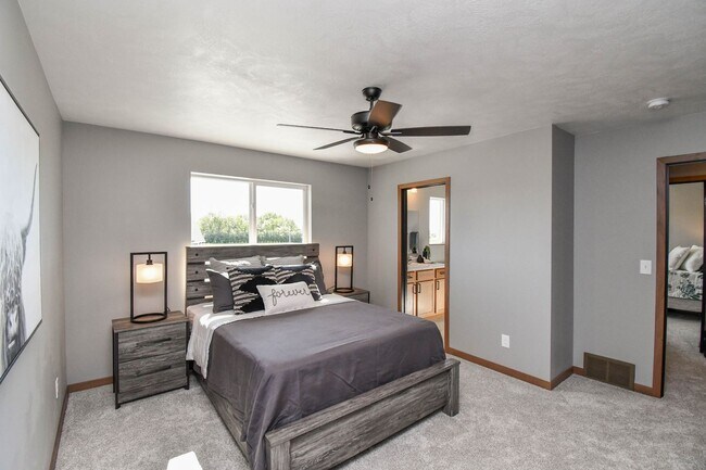 Building Photo - Spacious & Stylish 4-Bedroom Twinhome with...