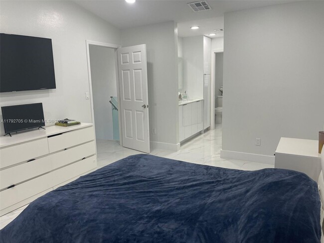 Building Photo - 10383 SW 138th Pl