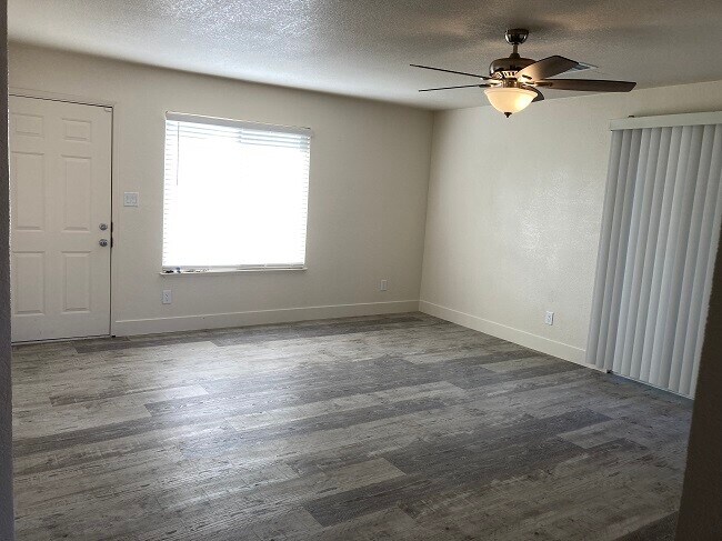 Building Photo - 1151 Vallerand Rd
