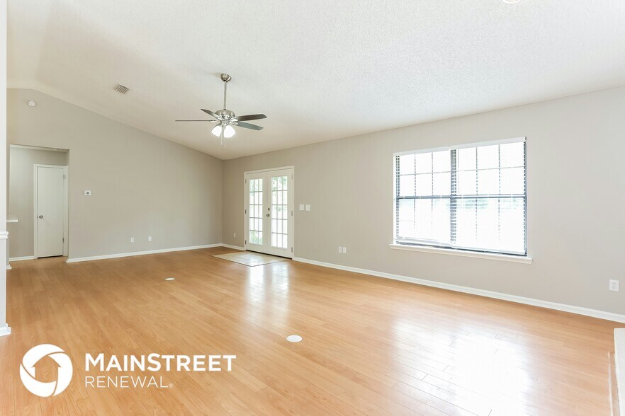 Building Photo - 1330 Westlawn Dr