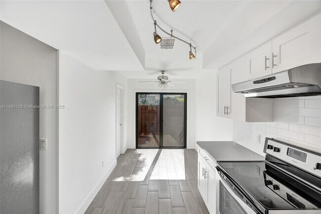 Building Photo - 4163 SW 85th Ave