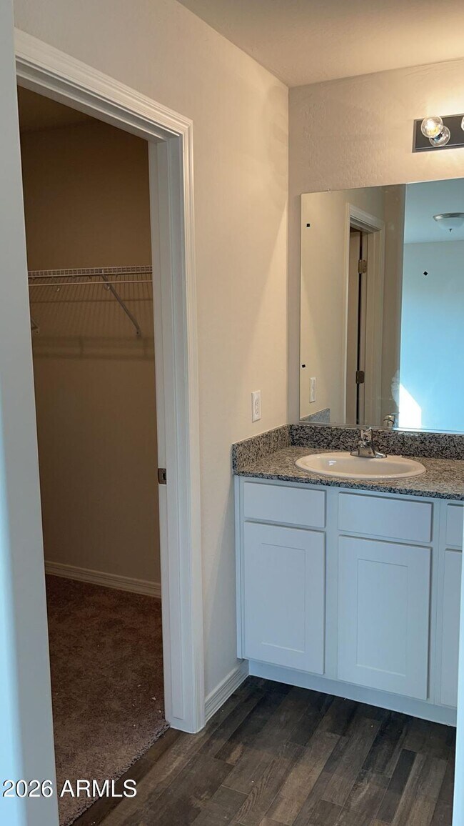 Building Photo - 825 Country Village Ln