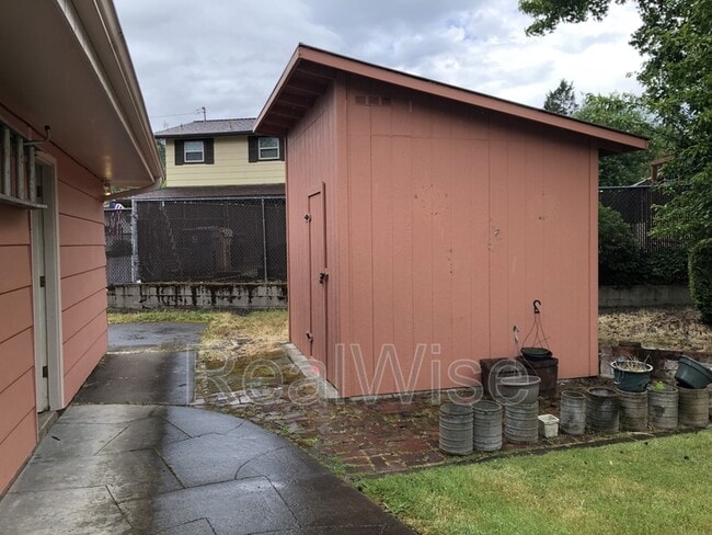 Building Photo - 710 NW Midland Ave