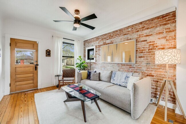 Building Photo - Charming 2BR House in Denver