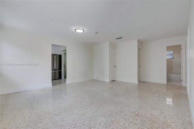 Building Photo - 3334 SW 24th St