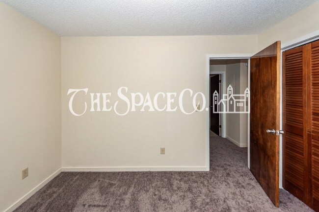 Building Photo - 2020 Coldspring Dr