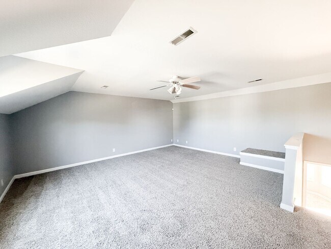Building Photo - 3 Bedroom 2 Bathroom Home!!
