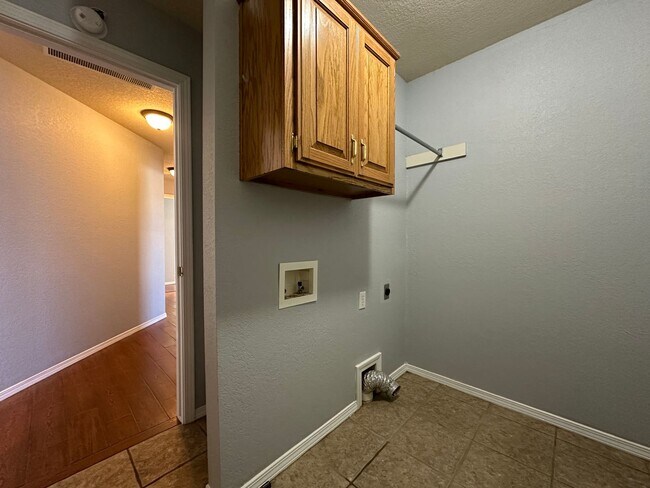 Building Photo - Gorgeous Brick Home for Rent! - 3 Bedroom, 2 Bath, 2 Car garage - 1,797 sf