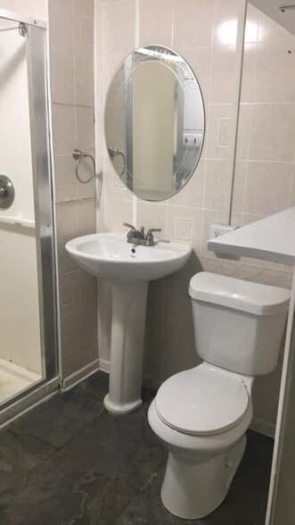 Walk in shower only - 32 Eagle St