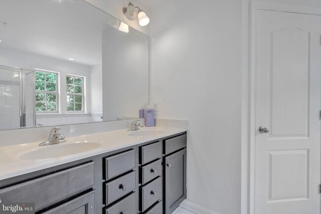 Building Photo - 8008 Hubble Dr