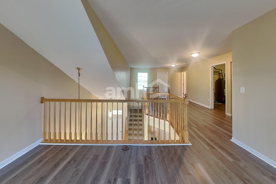 Building Photo - 1437 White Pine Ln