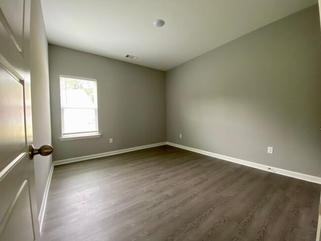 Building Photo - 4 bed, 2 bath home built in 2022 in Atoka w/ a move in Special