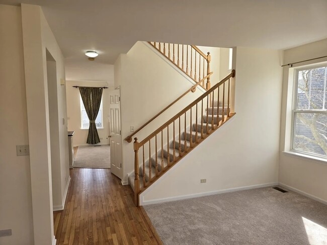 Building Photo - 211 Valley View Dr