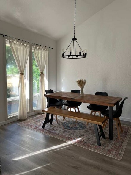 Building Photo - 7967 La Riviera Dr