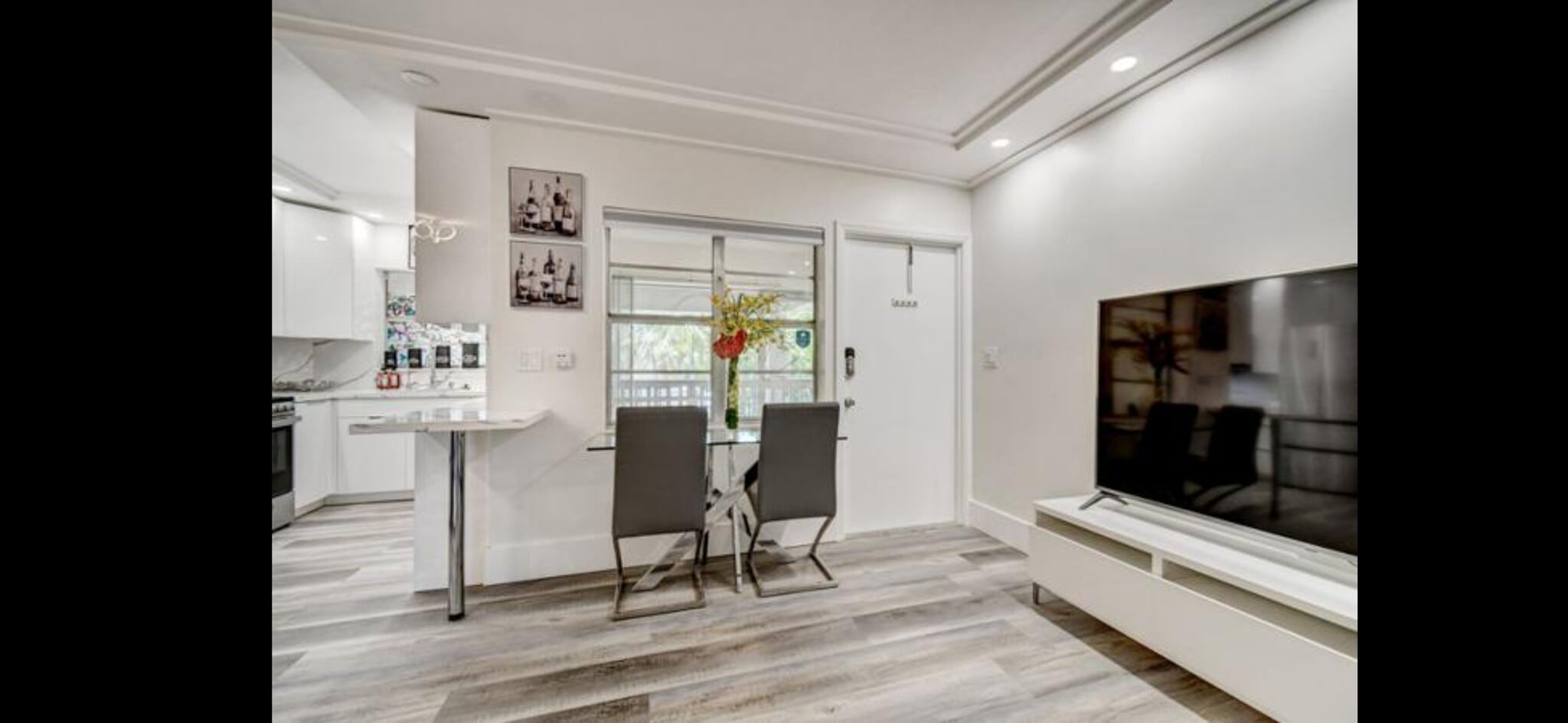 Building Photo - 100 Royal Palm Way