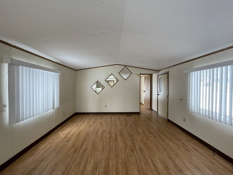 Building Photo - 7323 Academy St