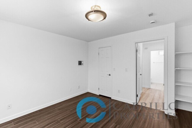 Building Photo - *** FIRST MONTH FREE *** Beautifully Renovated 2BD/2BA Condo with In-Unit Washer and Dryer