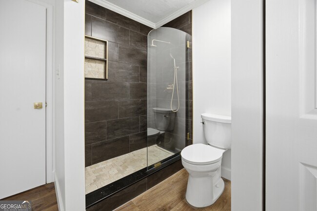Building Photo - 23117 Plantation Dr NE