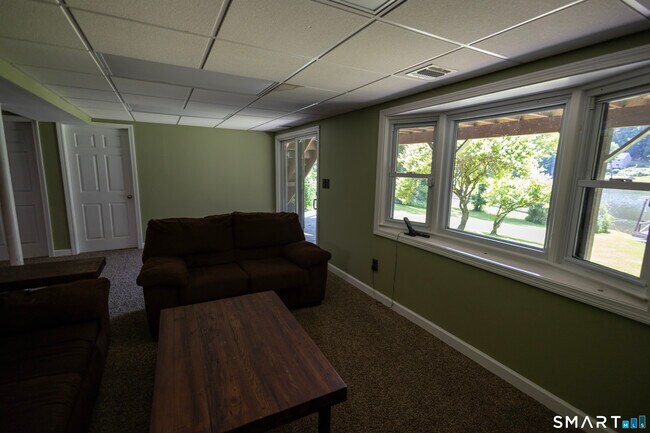 Building Photo - 18 Pinewood Shores