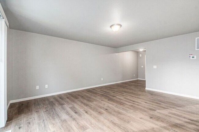 Building Photo - 2214 Macatawa Ln