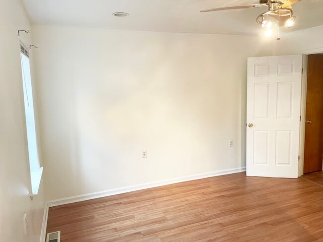 Building Photo - 2433 Manton St