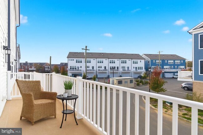 Building Photo - 4 Barton Ave