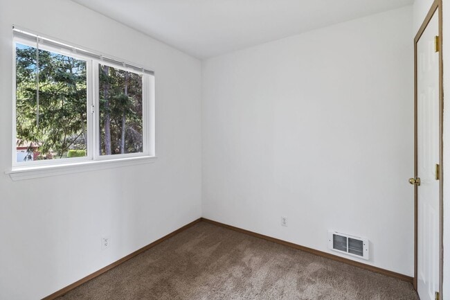 Building Photo - 760 NW Paragon Pl