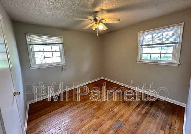 Building Photo - 145 Gala Dr
