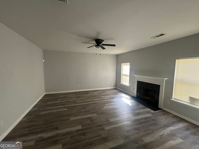 Building Photo - 6263 Shell Dr SW